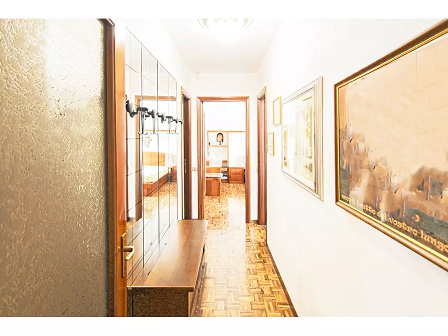 Immagine 9 di Villa in vendita  in via Paolo Schiavo 49 a Castiglione Olona