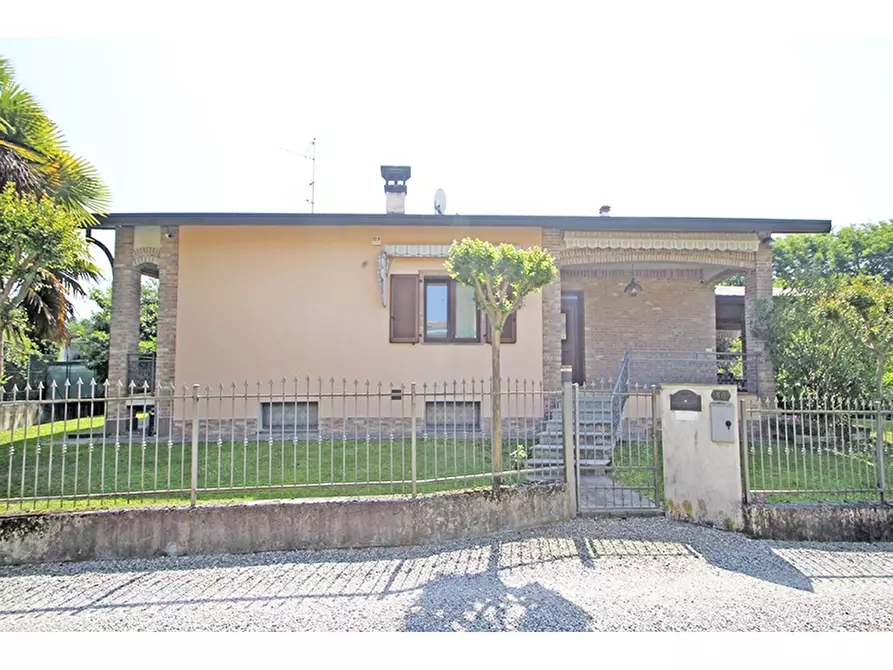 Immagine 37 di Villa in vendita  in via Paolo Schiavo 49 a Castiglione Olona