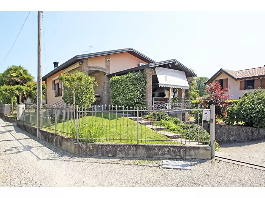 Immagine 38 di Villa in vendita  in via Paolo Schiavo 49 a Castiglione Olona
