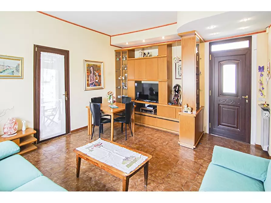 Immagine 5 di Villa in vendita  in via Paolo Schiavo 49 a Castiglione Olona