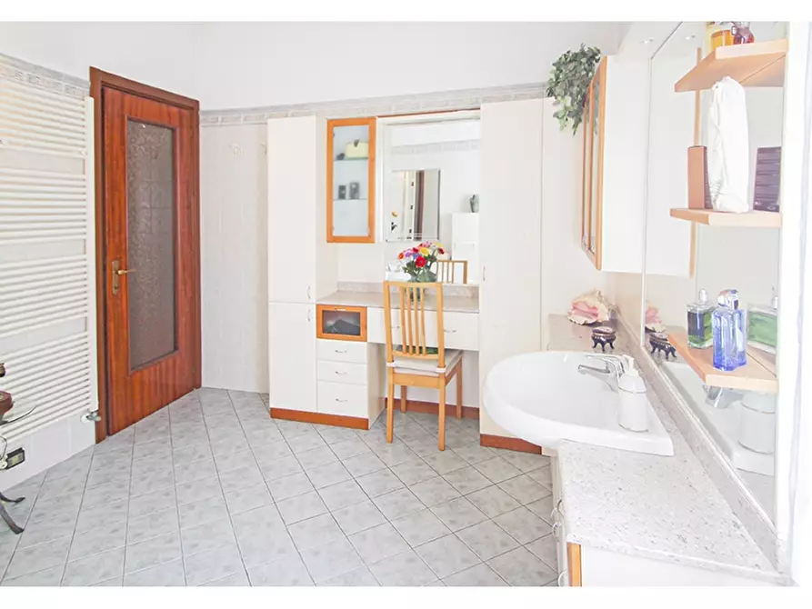 Immagine 16 di Villa in vendita  in via Paolo Schiavo 49 a Castiglione Olona