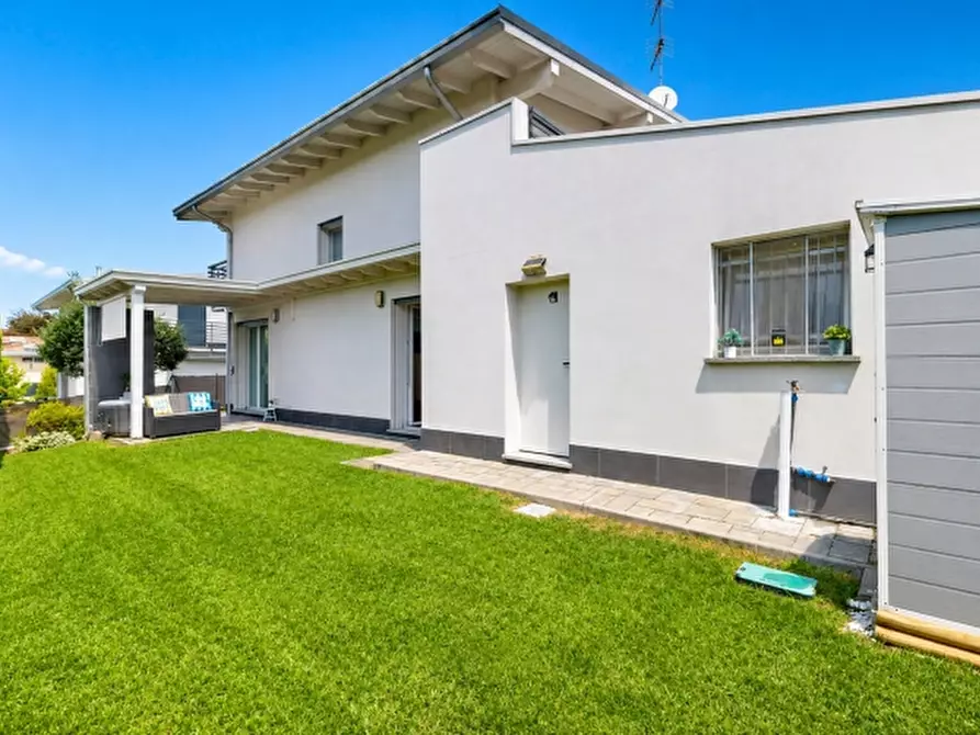 Immagine 2 di Villa in vendita  in Via Don Luigi Radaelli 50 a Caronno Varesino