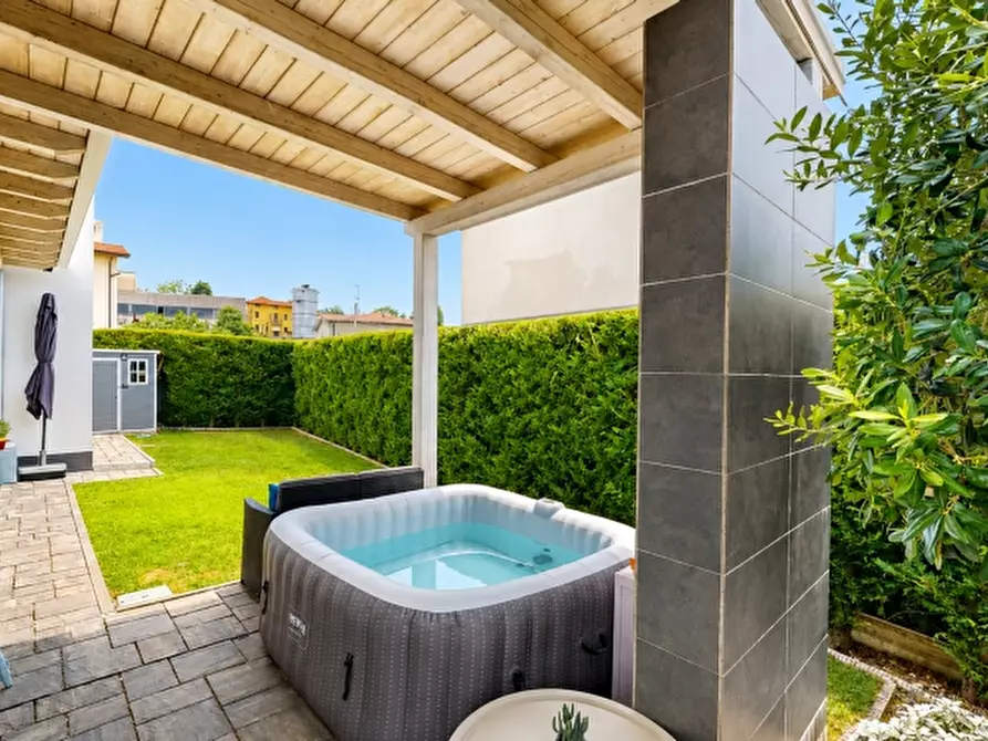 Immagine 3 di Villa in vendita  in Via Don Luigi Radaelli 50 a Caronno Varesino