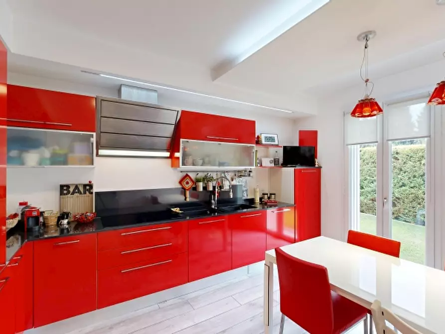 Immagine 8 di Villa in vendita  in Via Don Luigi Radaelli 50 a Caronno Varesino