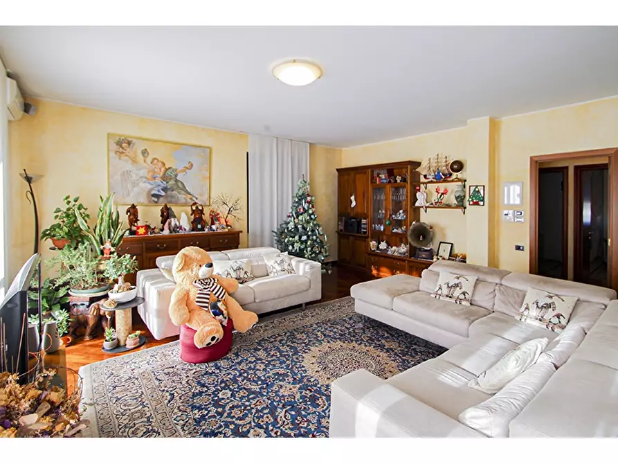 Immagine 1 di Appartamento in vendita  in Via Masolino da Panicale 2 a Tradate