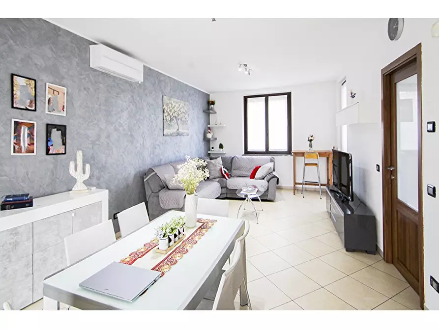 Immagine 1 di Villa in vendita  in Via Vecchia Milanese 26 a Venegono Inferiore