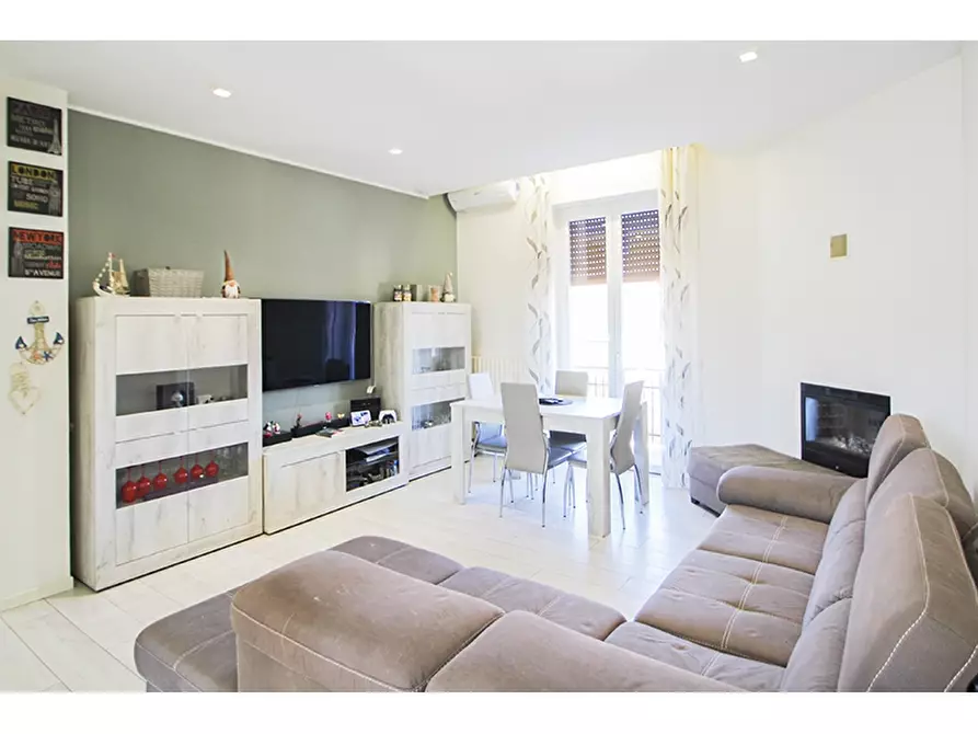 Immagine 1 di Appartamento in vendita  in Via Isola Borromeo 14 a Malnate