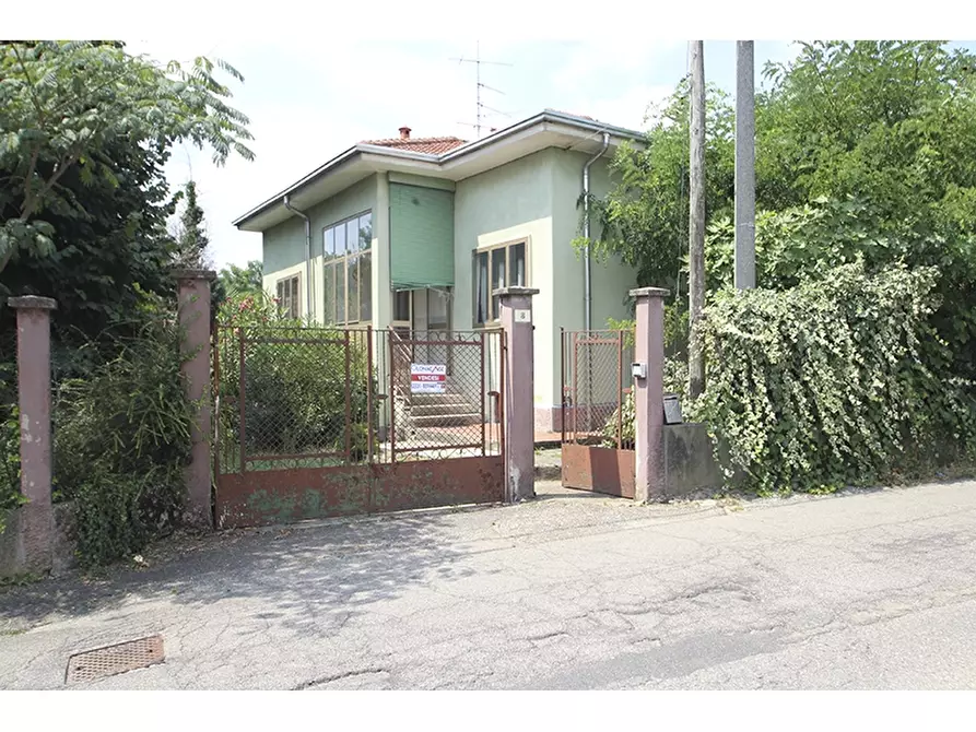 Immagine 1 di Villa in vendita  in Via Asiago 8 a Castiglione Olona