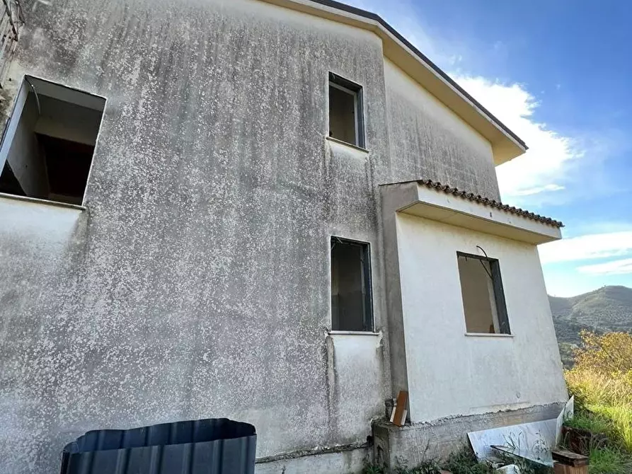 Immagine 1 di Villa in vendita  in Via Appis a Itri