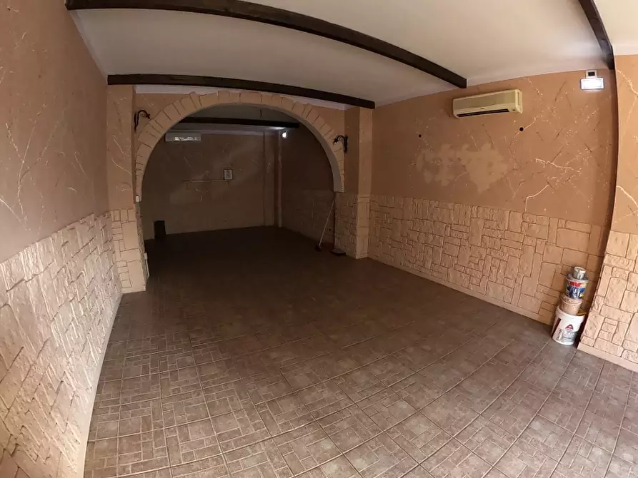 Immagine 6 di Locale commerciale in affitto  a Rende