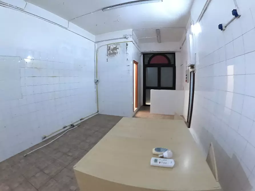 Immagine 9 di Locale commerciale in affitto  a Rende