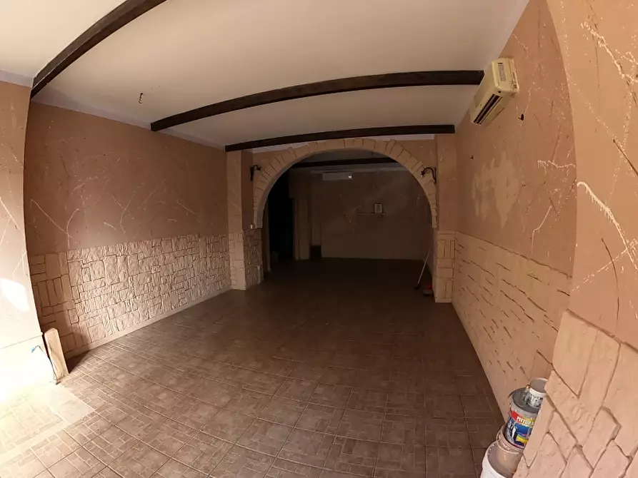 Immagine 5 di Locale commerciale in affitto  a Rende