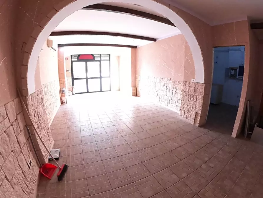 Immagine 4 di Locale commerciale in affitto  a Rende