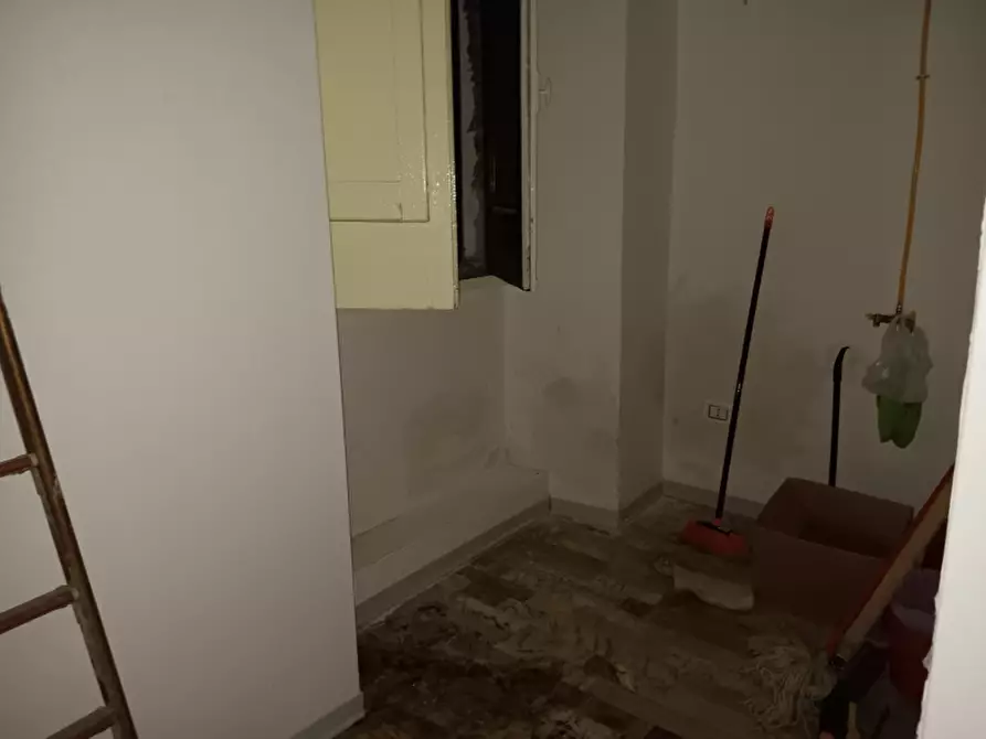 Immagine 6 di Locale commerciale in affitto  a Cosenza