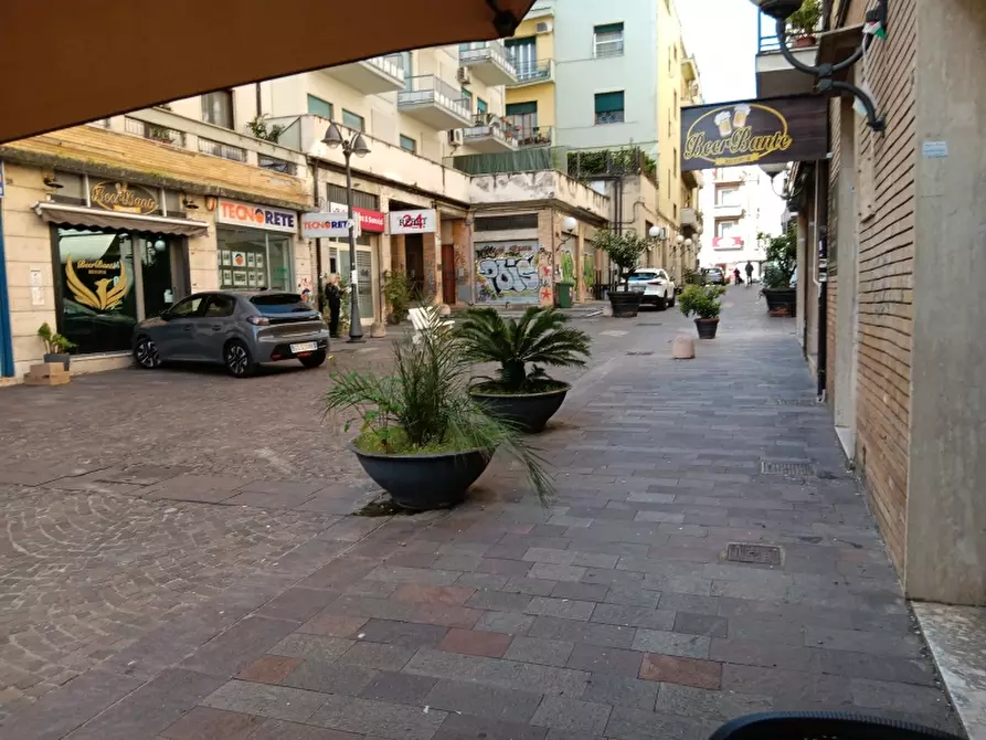 Immagine 11 di Locale commerciale in affitto  a Cosenza