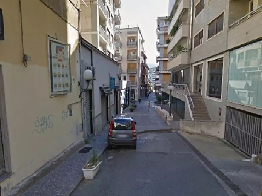 Immagine 2 di Locale commerciale in vendita  a Cosenza