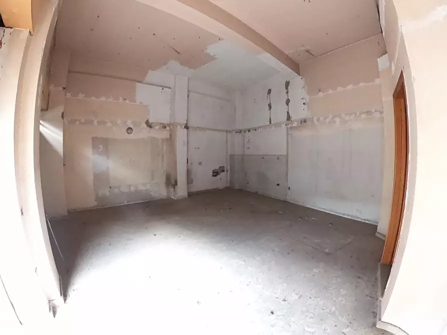 Immagine 3 di Locale commerciale in vendita  a Cosenza