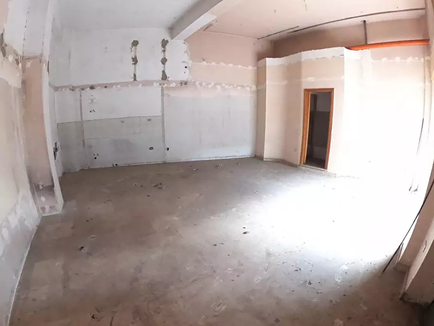 Immagine 4 di Locale commerciale in vendita  a Cosenza