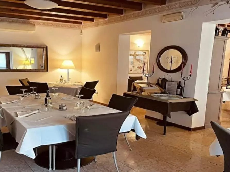 Immagine 1 di Bar / Ristorante in vendita  in VIA ROMA 1 a Valeggio Sul Mincio