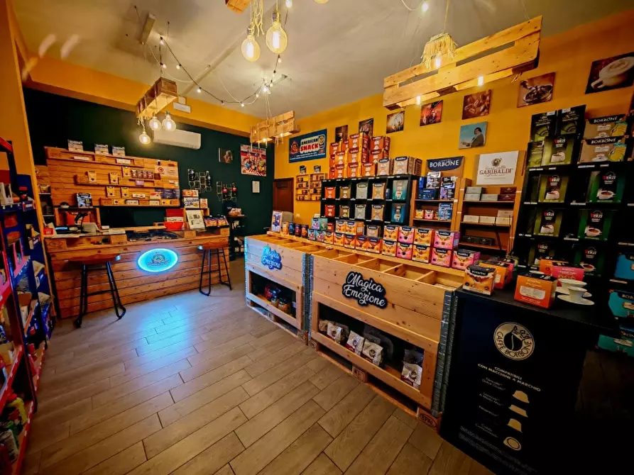 Immagine 4 di Attività commerciale in vendita  in VIALE DELLE NAZIONI 10 a Mantova