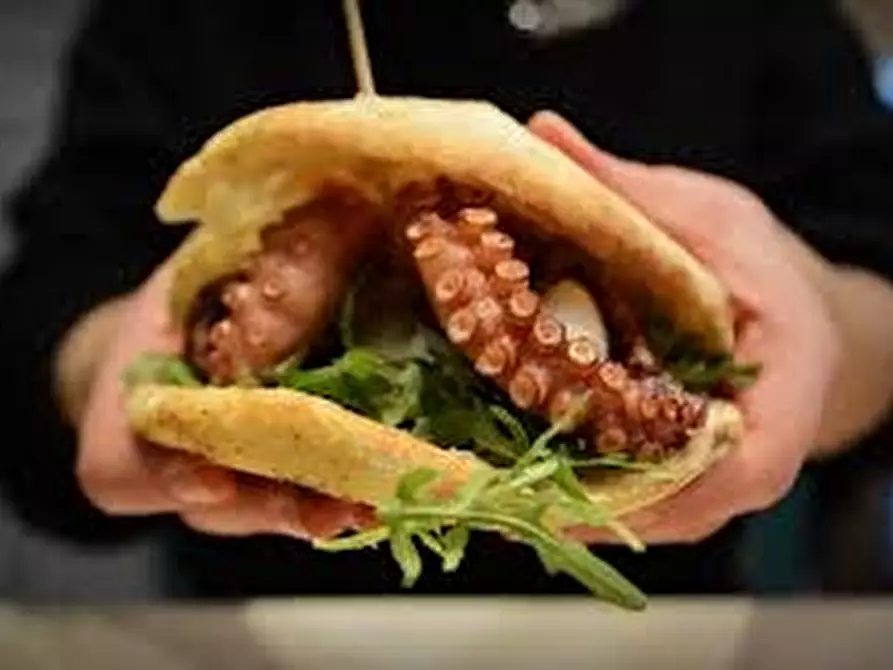 Immagine 2 di Attività commerciale in vendita  in VIALE DELLE NAZIONI 10 a Lazise