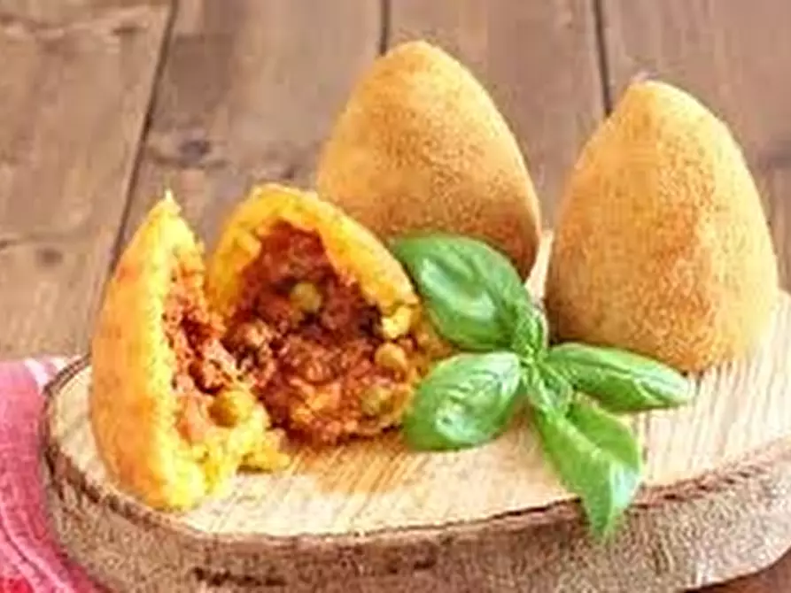 Immagine 3 di Attività commerciale in vendita  in VIALE DELLE NAZIONI 10 a Lazise