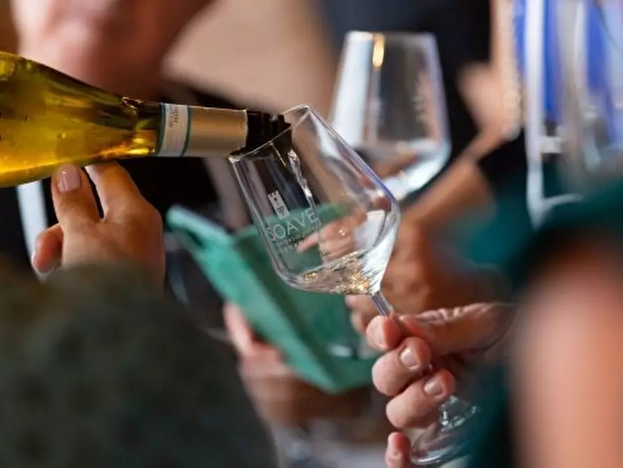 Immagine 4 di Attività commerciale in affitto  in via Marconi 10 a Soave