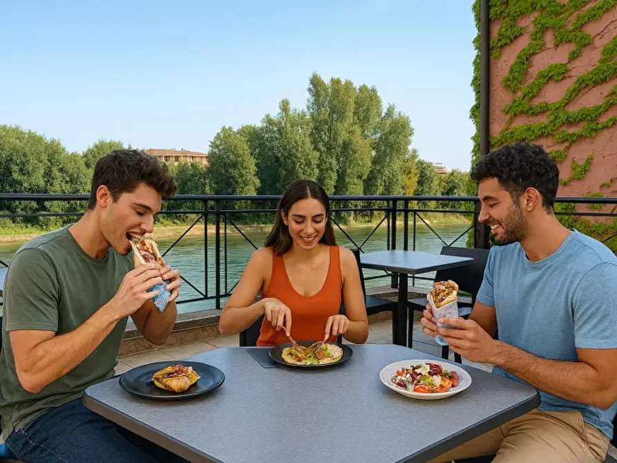 Immagine 1 di Bar / Ristorante in vendita  in VIALE DELLE NAZIONI 10 a Verona