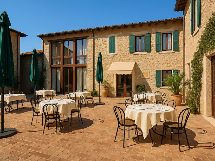 Immagine 2 di Bar / Ristorante in vendita  in VIALE DELLE NAZIONI 10 a Bardolino