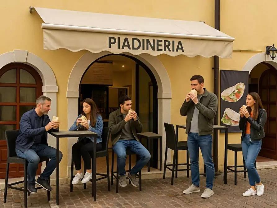 Immagine 6 di Attività commerciale in vendita  in via roma 1 a Torri Del Benaco