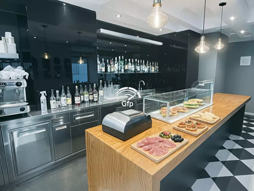 Immagine 5 di Bar / Ristorante in vendita  in VIA ROMA 1 a Peschiera Del Garda