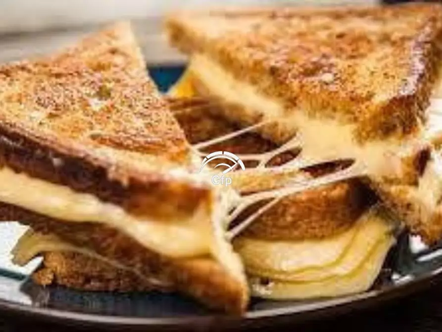 Immagine 3 di Bar / Ristorante in vendita  in VIA ROMA 1 a Peschiera Del Garda