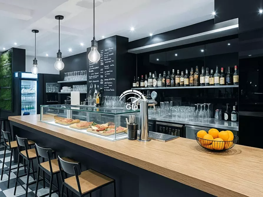 Immagine 1 di Bar / Ristorante in vendita  in VIA ROMA 1 a Peschiera Del Garda