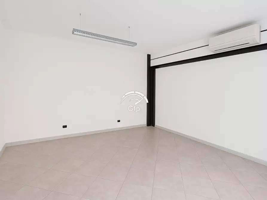 Immagine 3 di Attività commerciale in affitto  in VIALE DELLE NAZIONI 10 a Lazise