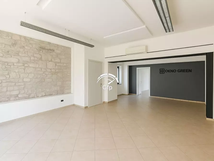 Immagine 2 di Attività commerciale in affitto  in VIALE DELLE NAZIONI 10 a Lazise