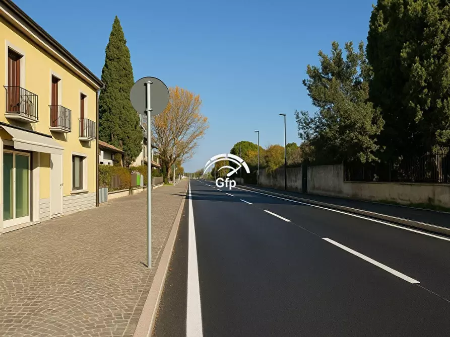 Immagine 4 di Attività commerciale in affitto  in VIALE DELLE NAZIONI 10 a Lazise