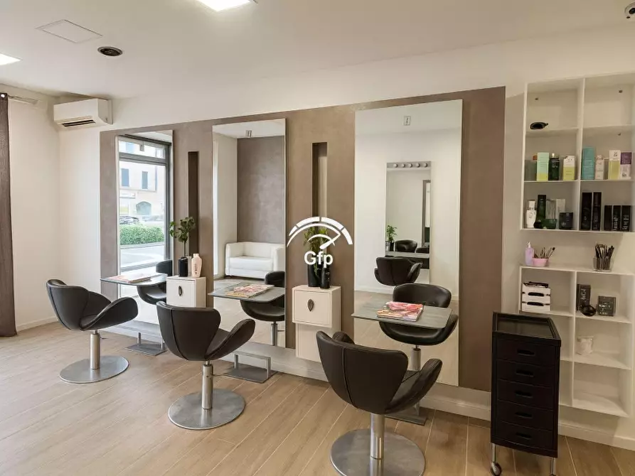 Immagine 1 di Attività commerciale in vendita  in VIA MANTOVA 10 a Verona