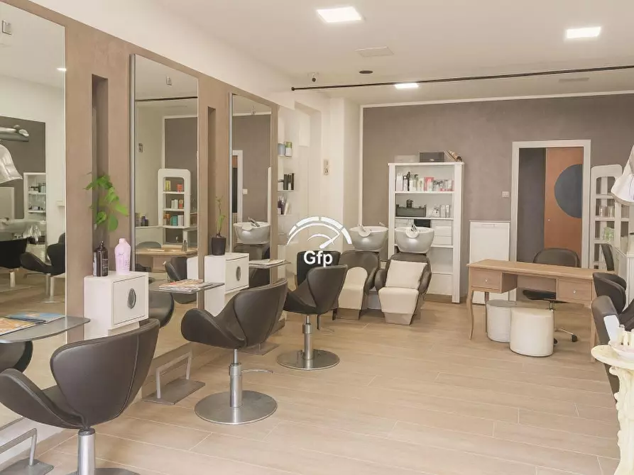 Immagine 6 di Attività commerciale in vendita  in VIA MANTOVA 10 a Verona