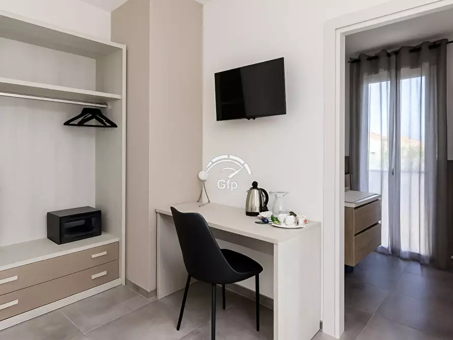 Immagine 13 di Attività commerciale in vendita  in via roma 10 a Verona