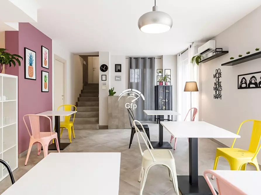 Immagine 14 di Attività commerciale in vendita  in via roma 10 a Verona