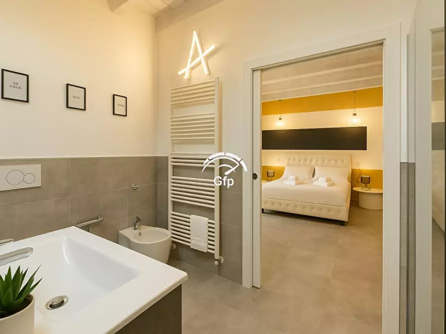 Immagine 15 di Attività commerciale in vendita  in via roma 10 a Verona