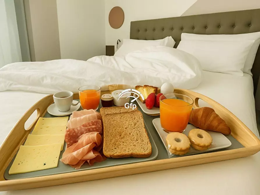 Immagine 16 di Attività commerciale in vendita  in via roma 10 a Verona