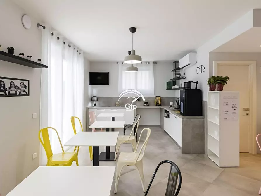 Immagine 20 di Attività commerciale in vendita  in via roma 10 a Verona