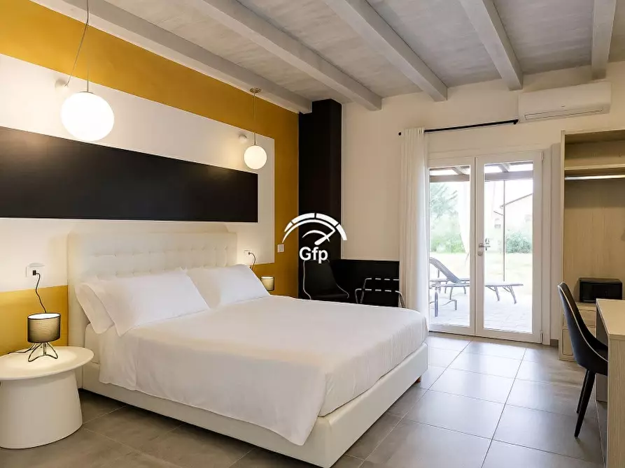 Immagine 3 di Attività commerciale in vendita  in via roma 10 a Verona