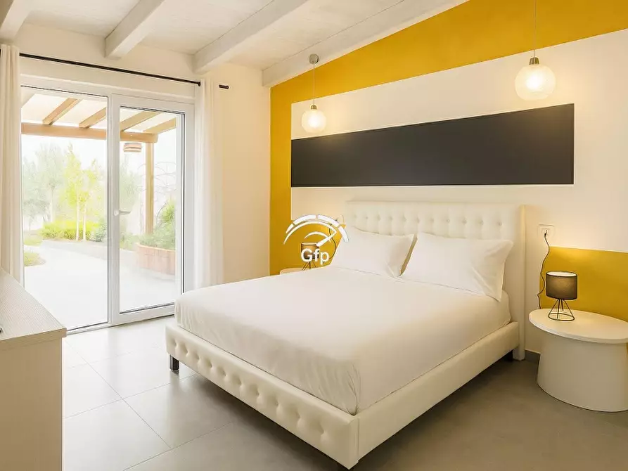 Immagine 4 di Attività commerciale in vendita  in via roma 10 a Verona