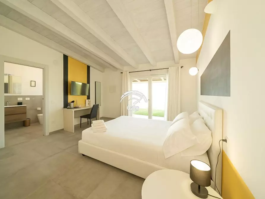 Immagine 8 di Attività commerciale in vendita  in via roma 10 a Verona