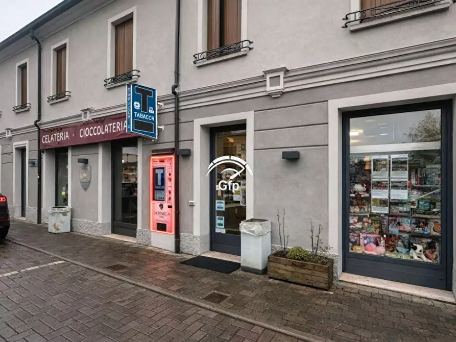 Immagine 4 di Attività commerciale in vendita  in VIA ROMA 5 a Suzzara