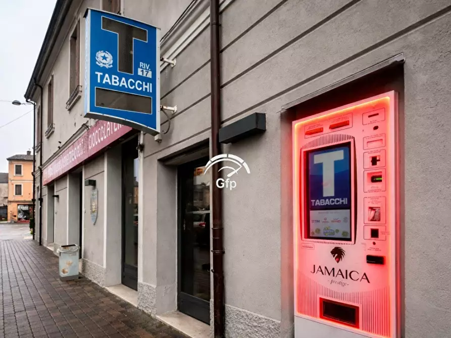 Immagine 9 di Attività commerciale in vendita  in VIA ROMA 5 a Suzzara