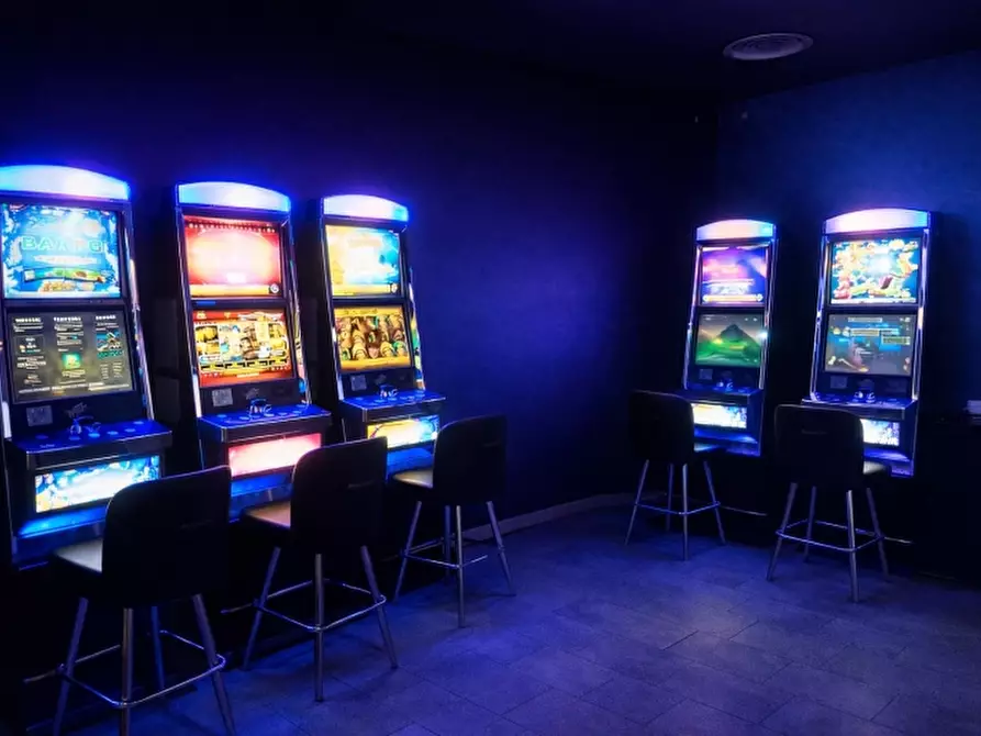 Immagine 2 di Bar / Ristorante in vendita  in VIA ROMA 100 a Verona