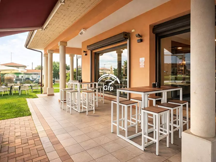 Immagine 2 di Bar / Ristorante in vendita  in VIA ROMA 33 a Peschiera Del Garda